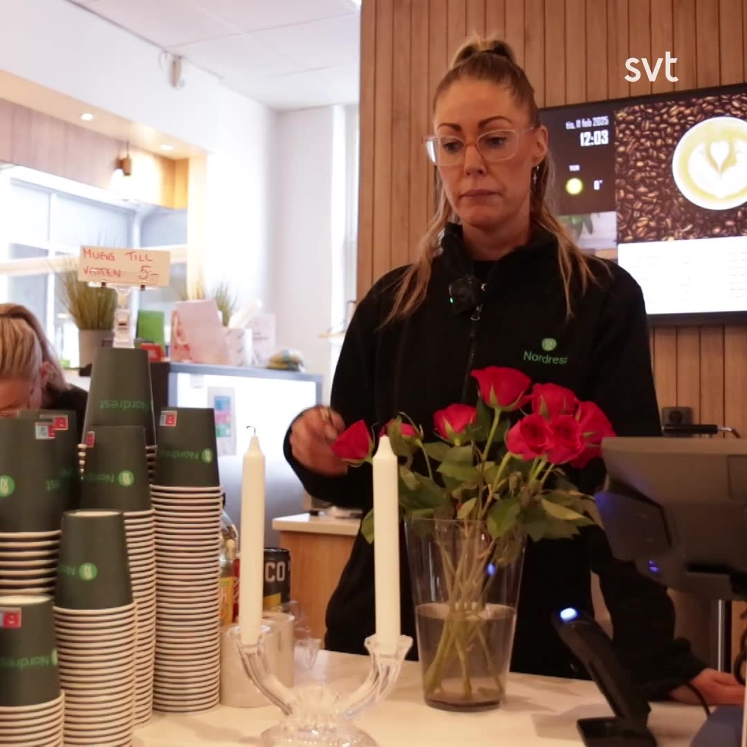 Tyst minut på högskolan för att hedra offren i Örebro